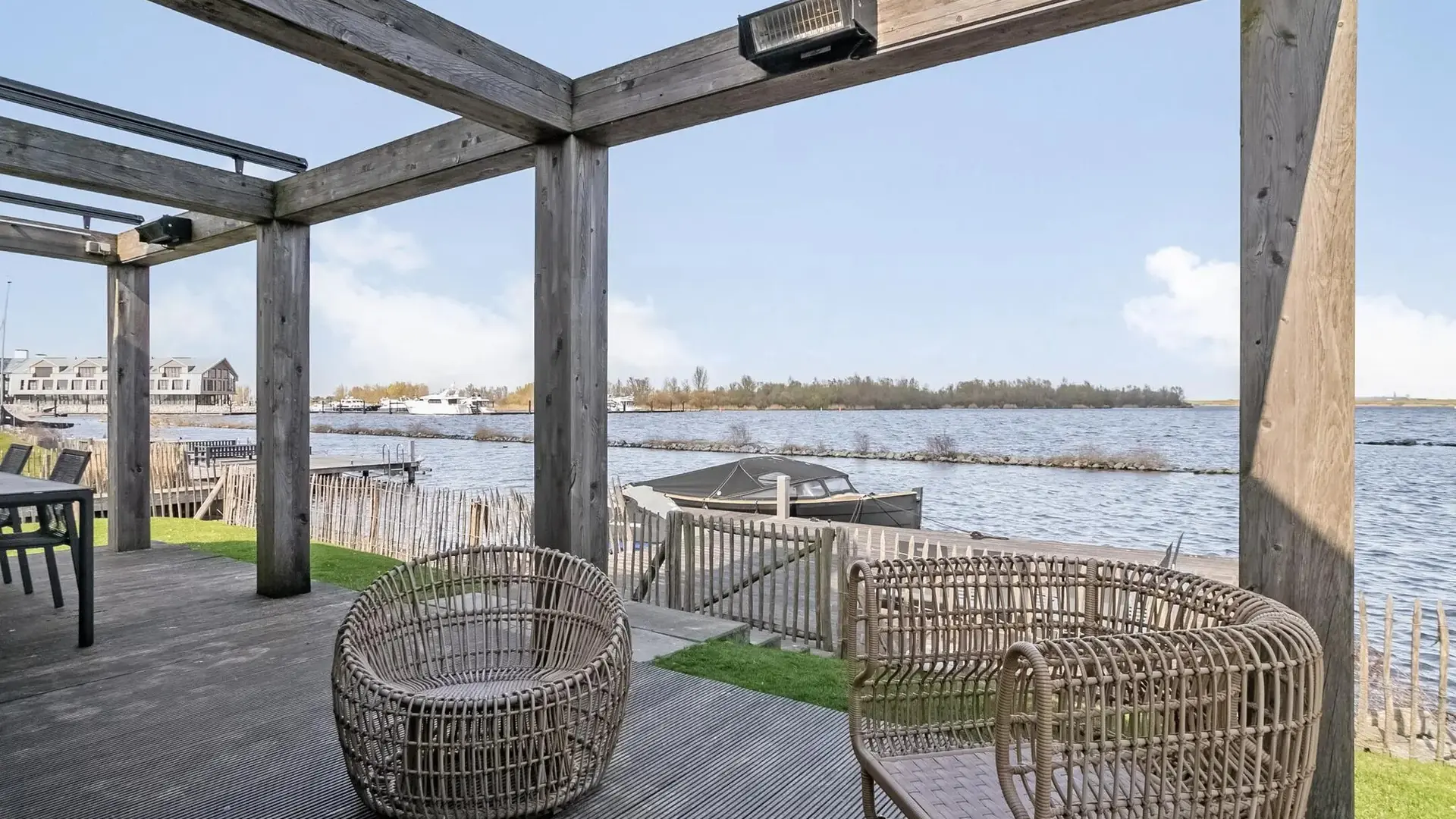 Villa de luxe Oesterdam 241 avec ponton privé au bord de l'eau, Tholen, Zélande, Pays-Bas